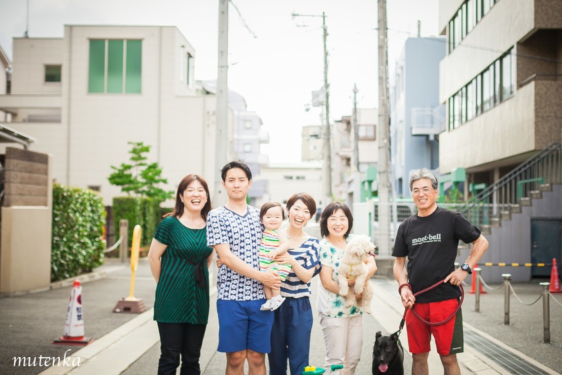 無添加写真堂が撮影したご自宅の近所での家族写真