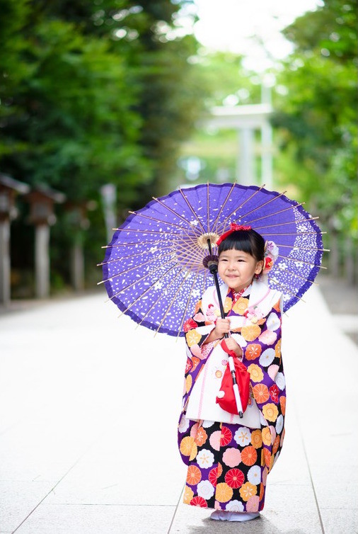 和傘を使ったおしゃれな七五三写真（エミリィの出張撮影）