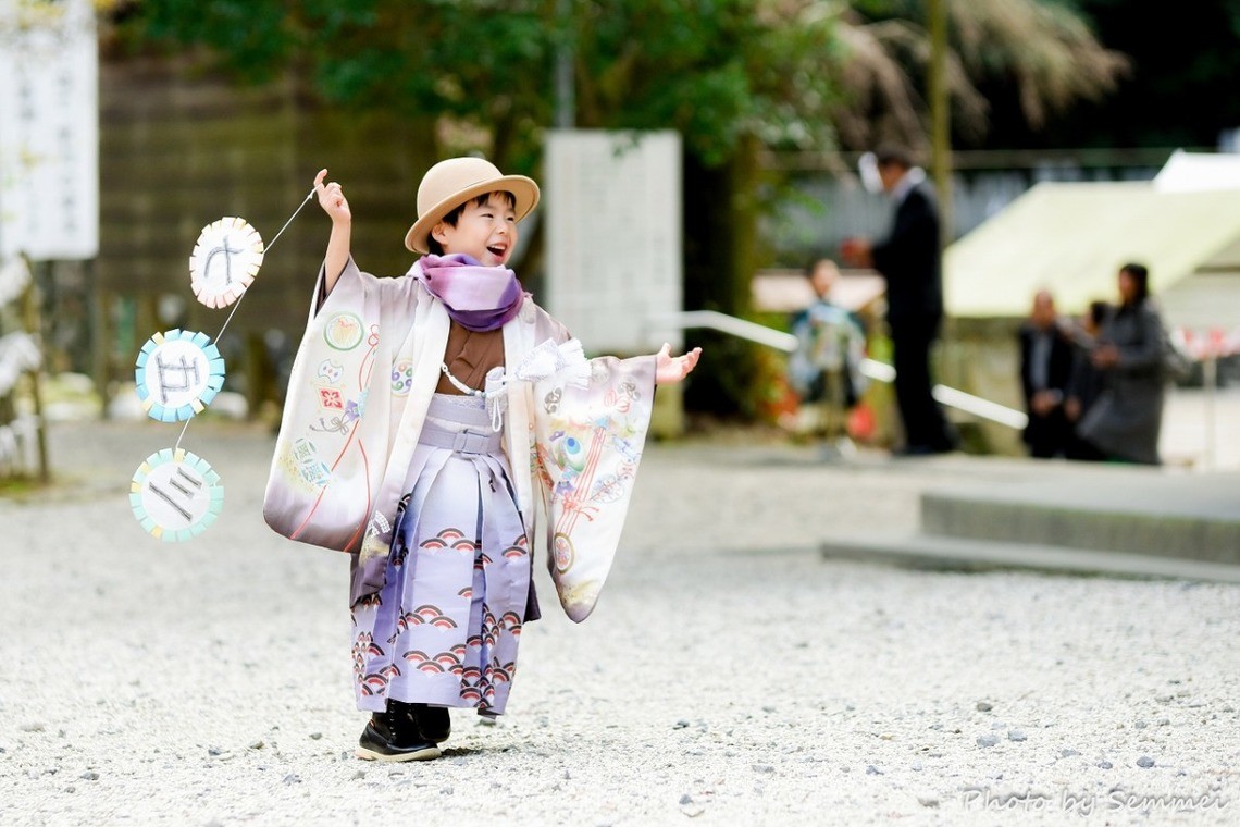 モダンな雰囲気のおしゃれな七五三写真(エミリィの出張撮影)