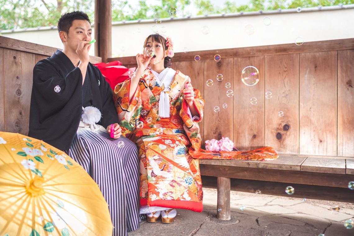 Bubble-time with a couple in kimono